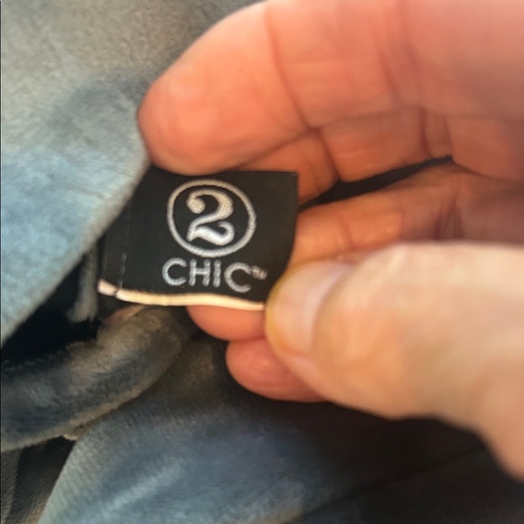 Chic Dark Gray Gloves with Fur Pom Accents - Picture 2 of 3